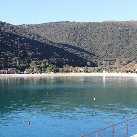 Carlet By The Sea